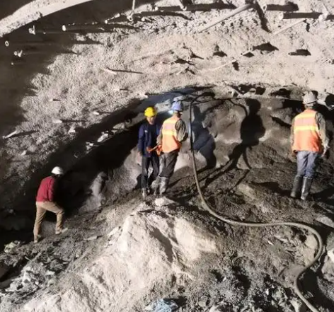 新华镇隧道拱顶带模注浆料，微膨胀注浆料的特点及施工工艺